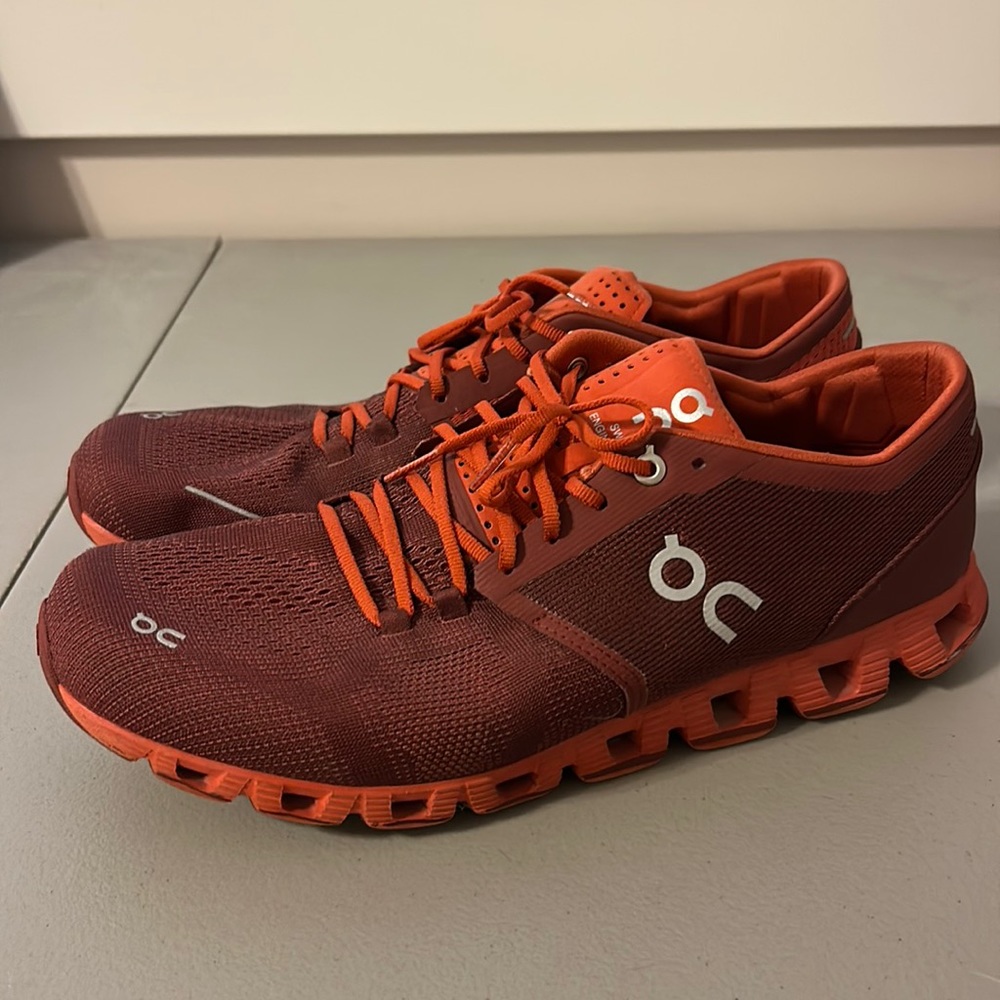 ON RUNNING CLOUD X MENS SNEAKERS SZ 11.5. GREAT CONDITION!!!